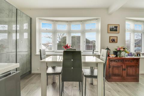 99 Broadclyst Gardens, Southend-on-sea, SS1 3QU
