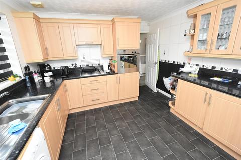 2 bedroom detached bungalow for sale, Essex Close, Canvey Island SS8