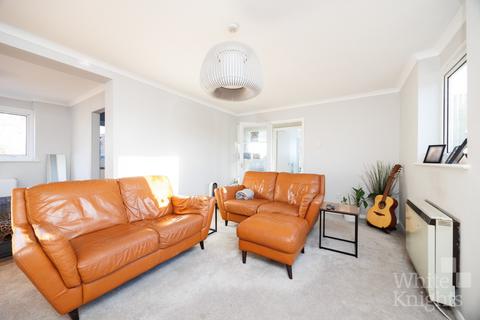 2 bedroom flat for sale, Southlake Court, Reading RG5