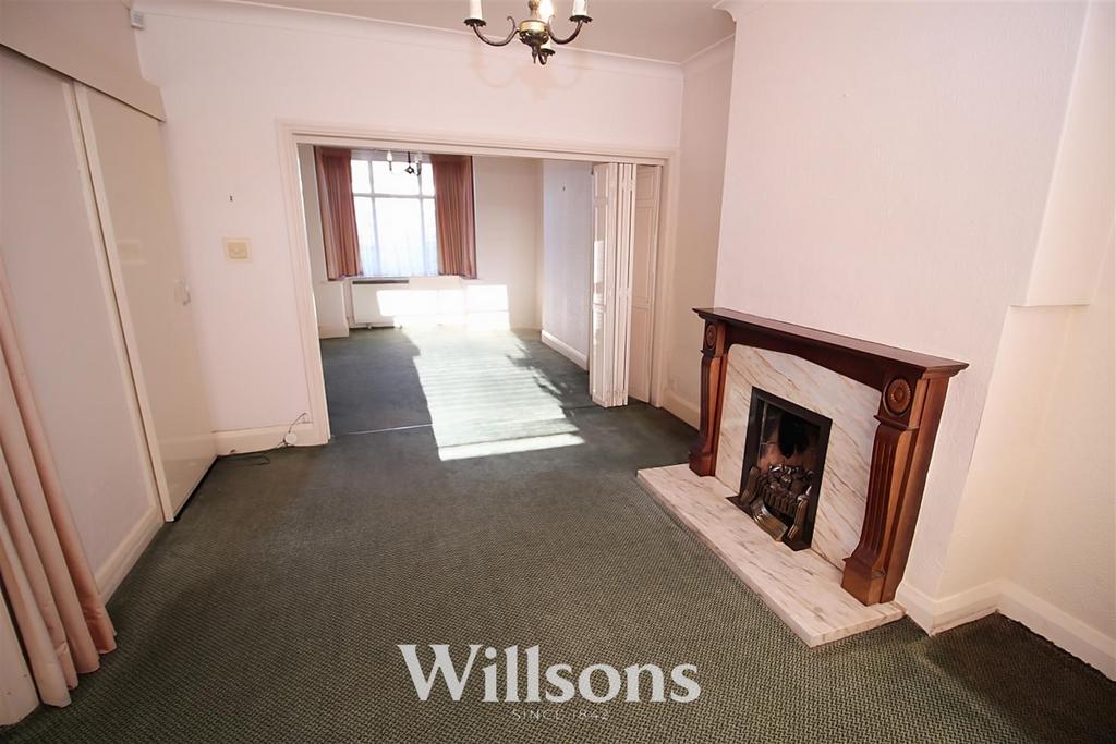 Dining room b.jpg