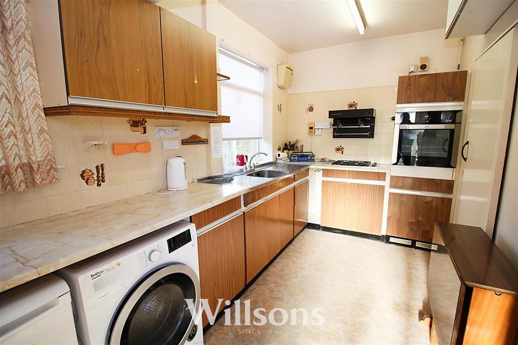 Kitchen b.jpg