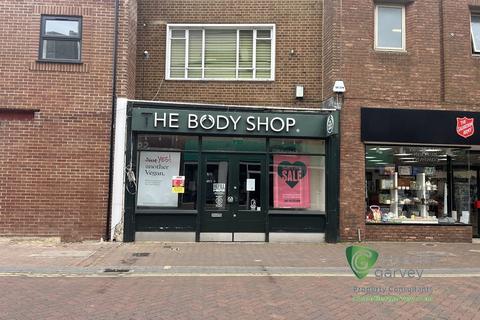 Retail property (high street) to rent, Aylesbury HP20