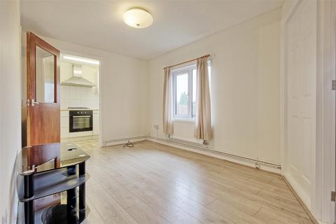 2 bedroom maisonette to rent, Tiverton Way, Cambridge