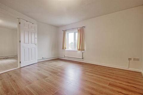 2 bedroom maisonette to rent, Tiverton Way, Cambridge