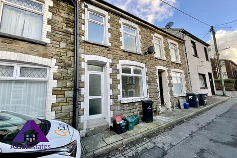 3 bedroom terraced house to rent, Cross Street, Abertillery