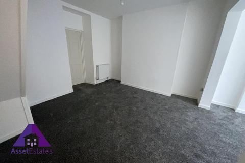 3 bedroom terraced house to rent, Cross Street, Abertillery