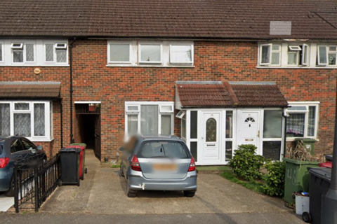 3 bedroom terraced house to rent, Trelawney Avenue, Slough SL3