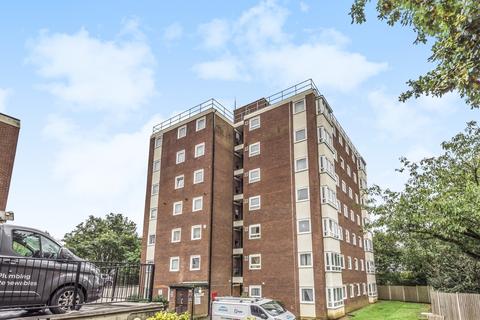 2 bedroom flat to rent, Grasmere Road Bromley BR1