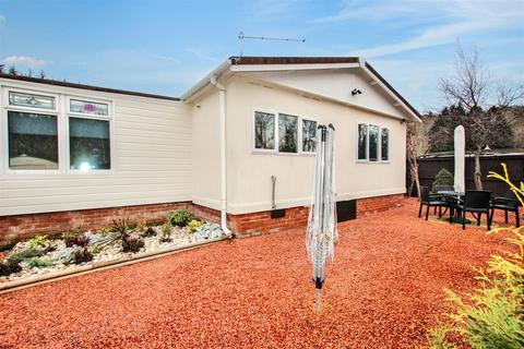 3 bedroom detached bungalow for sale, Cedar Grove, Kirkfieldbank