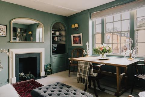 Flat 1, 140 Westbridge Road, London, SW11 3PF