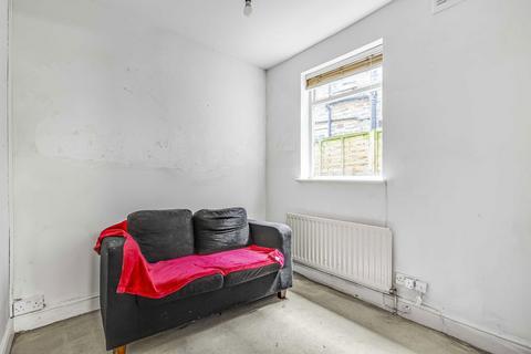 2 bedroom flat for sale, Glenrosa Street, London SW6