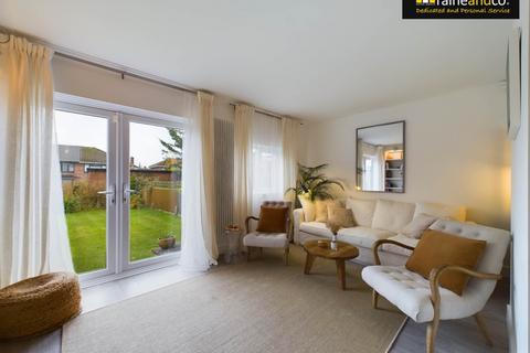 3 bedroom semi-detached house for sale, Hatherleigh Gardens, Potters Bar