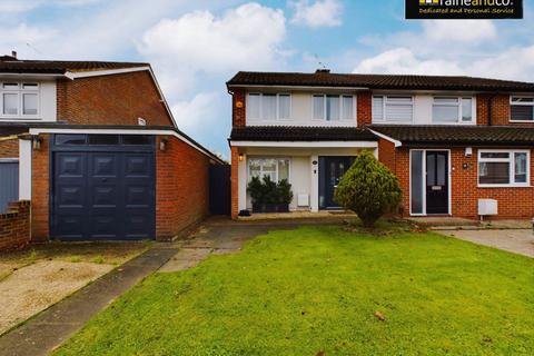 3 bedroom semi-detached house for sale, Hatherleigh Gardens, Potters Bar