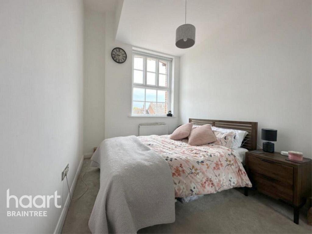 Coggeshall Road, Braintree 2 bed apartment - £1,395 pcm (£322 pw)