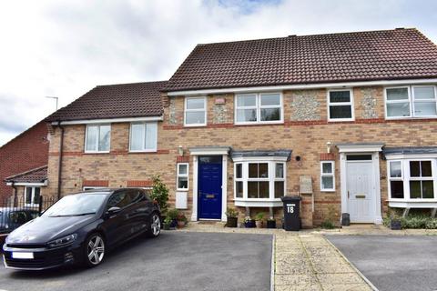 3 bedroom terraced house to rent, Cottrell Close, Hungerford RG17