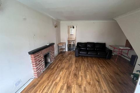 3 bedroom terraced house to rent, Northwold Avenue, West Bridgford NG2