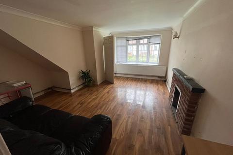 3 bedroom terraced house to rent, Northwold Avenue, West Bridgford NG2