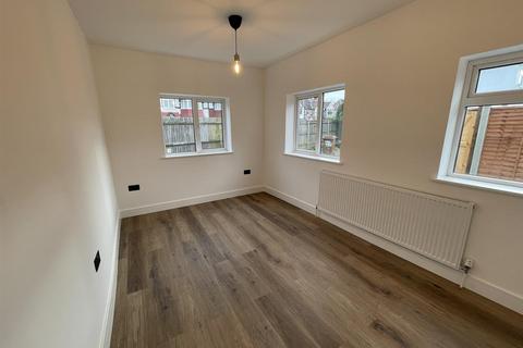 3 bedroom maisonette to rent, Garden Flat, 1 Earls Crescent, Harrow