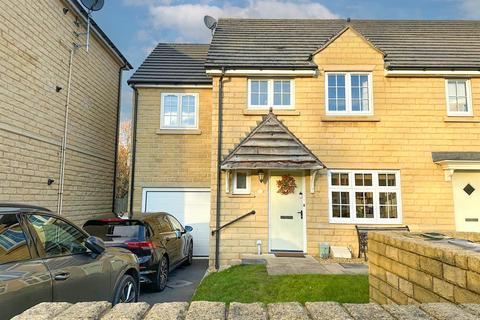 4 bedroom end of terrace house for sale, Hawthorne Road, Steeton