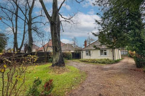 2 bedroom detached bungalow for sale, Ashley Road, Newmarket