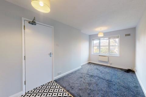 2 bedroom flat to rent, Curtis Drive, London W3