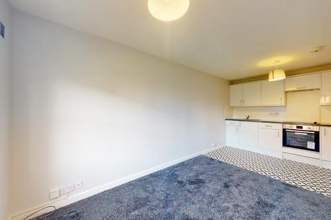 2 bedroom flat to rent, Curtis Drive, London W3