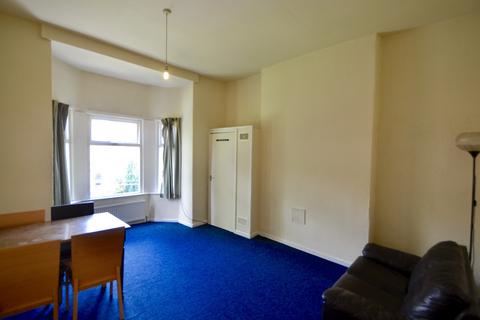 1 bedroom flat to rent, Range Road, Manchester, M16 8FS