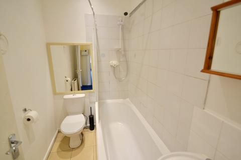 1 bedroom flat to rent, Range Road, Manchester, M16 8FS