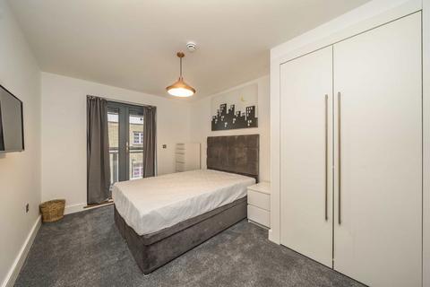 2 bedroom flat to rent, Plumbers Row, London E1