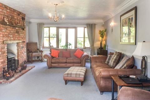 2 Elm Grove, Manston, Ramsgate, CT12 5EF