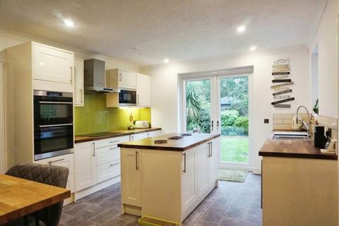 2 Elm Grove, Manston, Ramsgate, CT12 5EF