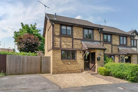 2 bedroom end of terrace house to rent, Morley Close, Hampshire GU46