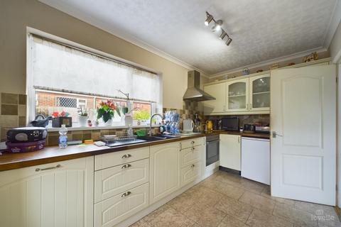 3 bedroom detached bungalow for sale, Pelham Close, North Lincolnshire DN18