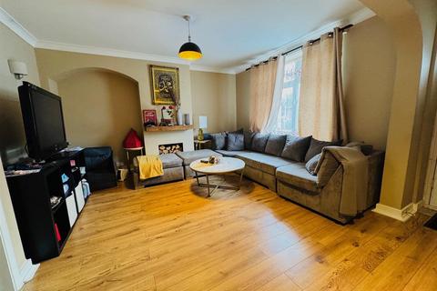 3 bedroom terraced house for sale, Abbots Road, Edgware