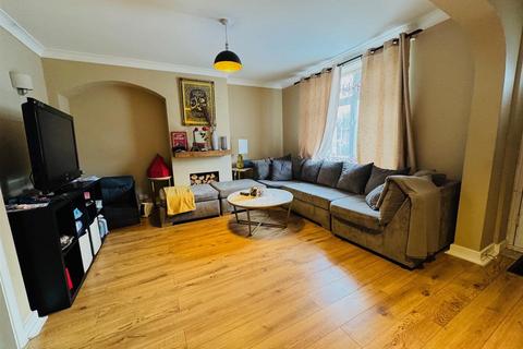 31 Abbots Road, Edgware, HA8 0QT