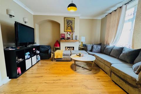 31 Abbots Road, Edgware, HA8 0QT