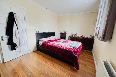 31 Abbots Road, Edgware, HA8 0QT