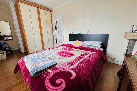 31 Abbots Road, Edgware, HA8 0QT
