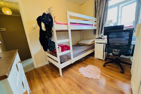 31 Abbots Road, Edgware, HA8 0QT