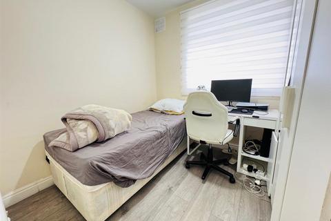 31 Abbots Road, Edgware, HA8 0QT