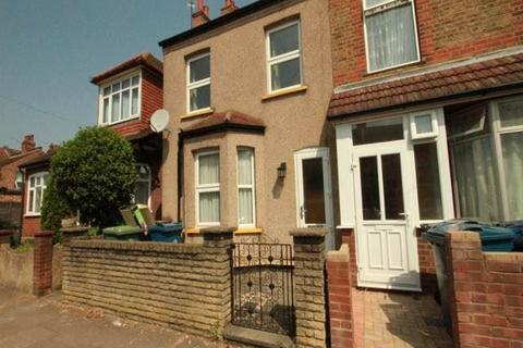 3 bedroom semi-detached house to rent, Belmont Road, Harrow HA3