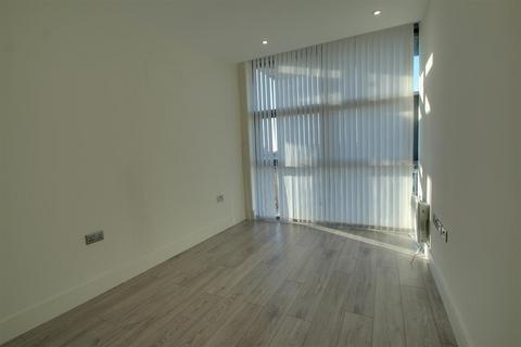 1 bedroom flat to rent, Farnham Road, Slough