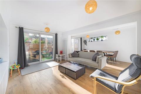 3 bedroom end of terrace house for sale, Arundel Close, SW11