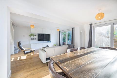 3 bedroom end of terrace house for sale, Arundel Close, SW11