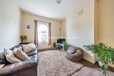 2 bedroom apartment to rent, Heyford Avenue Vauxhall SW8