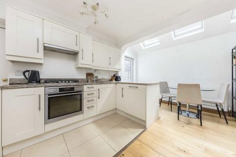 2 bedroom maisonette to rent, Mandalay Road, London SW4