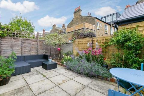 2 bedroom maisonette to rent, Mandalay Road, London SW4