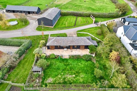 2 bedroom detached bungalow for sale, Ramsden Park Road, Ramsden Bellhouse, Billericay