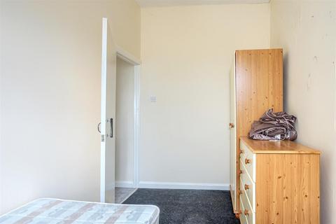 2 bedroom flat to rent, Queen Street, WITHERNSEA