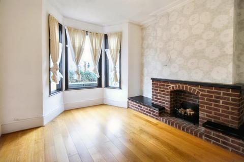 3 bedroom end of terrace house to rent, North Avenue, Southend On Sea, Essex